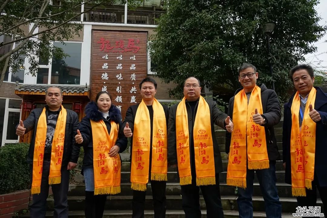 欢迎茅台集团白金酒公司专卖店事业部副总经理林超视察指导工作！